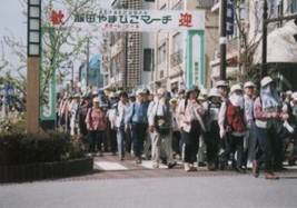 飯田やまびこマーチの様子の写真