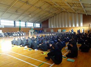 体育館での式典全体風景