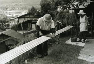 水引作りの様子 昭和52年 箕瀬町