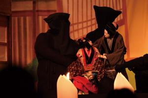 今田人形座 宵祭りろうそく公演の様子