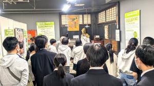 平和祈念館見学の様子