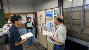 展示パネル見学