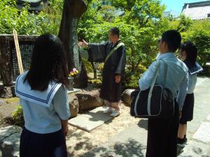お寺にて