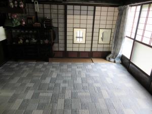 玄関横和室８畳