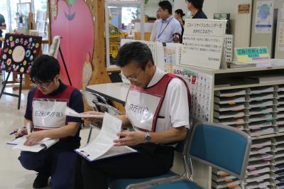 窓口体験調査に臨む佐藤市長